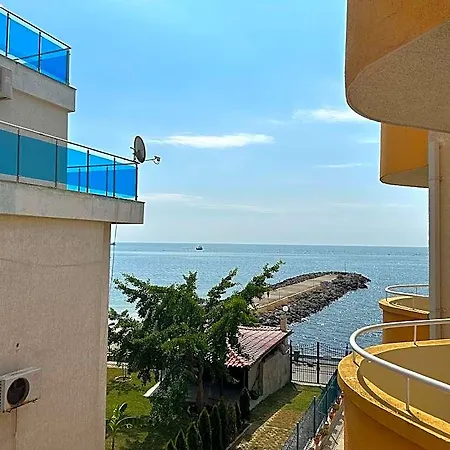 Panorama-chantall- Izba Family Nessebar